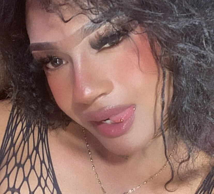 kiara_gomez__ Adlı Modelin Canlı Sohbet Odası