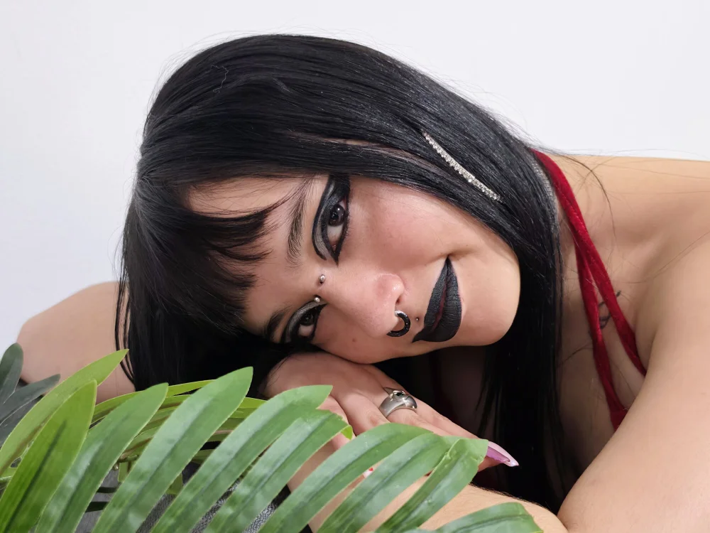 Angelica_Blackwood offline chatrum