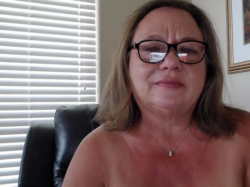 BustyAnnie Offline chatroom