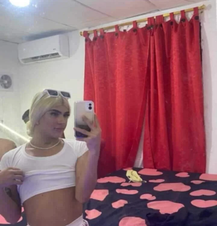 Kaomy_ Adlı Modelin Çevrimdışı Sohbet Odası