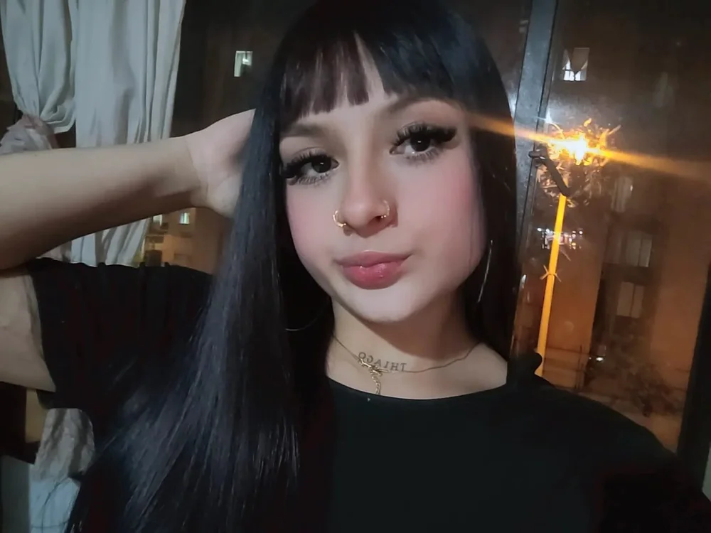 חדר צ'אט לא מקוון של EmilyBonnet_