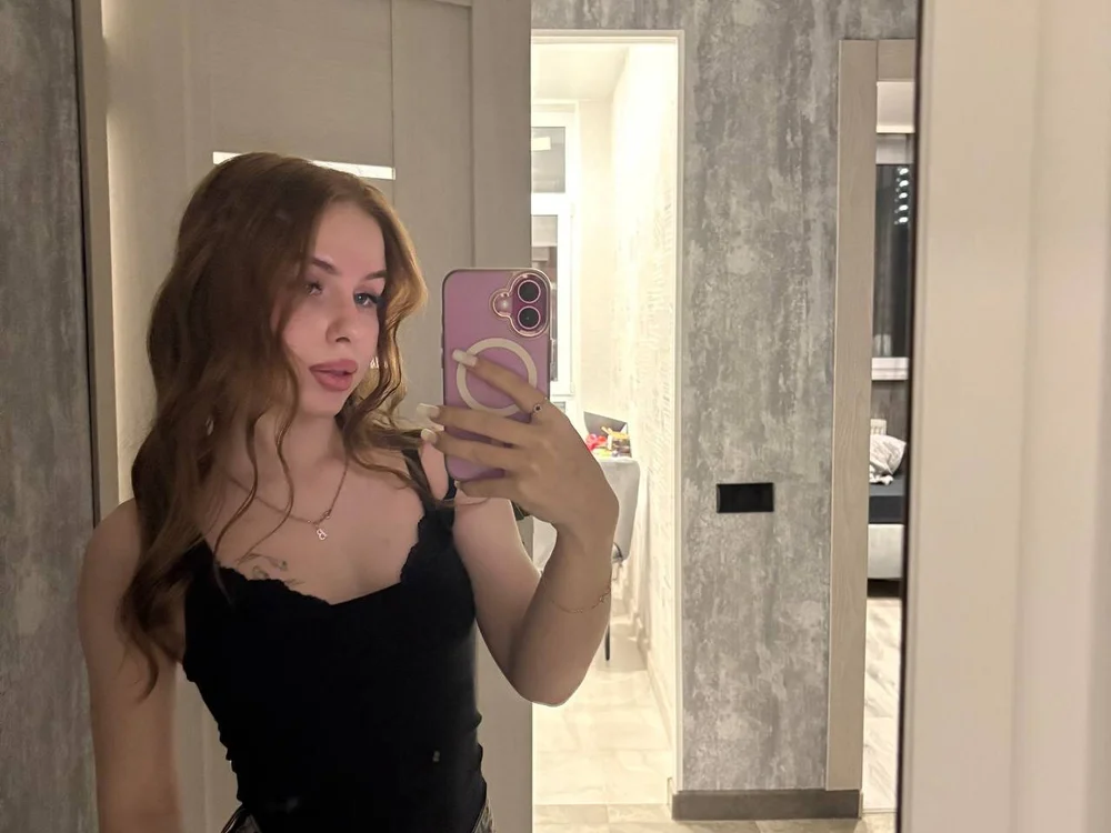 NightBloss Adlı Modelin Çevrimdışı Sohbet Odası